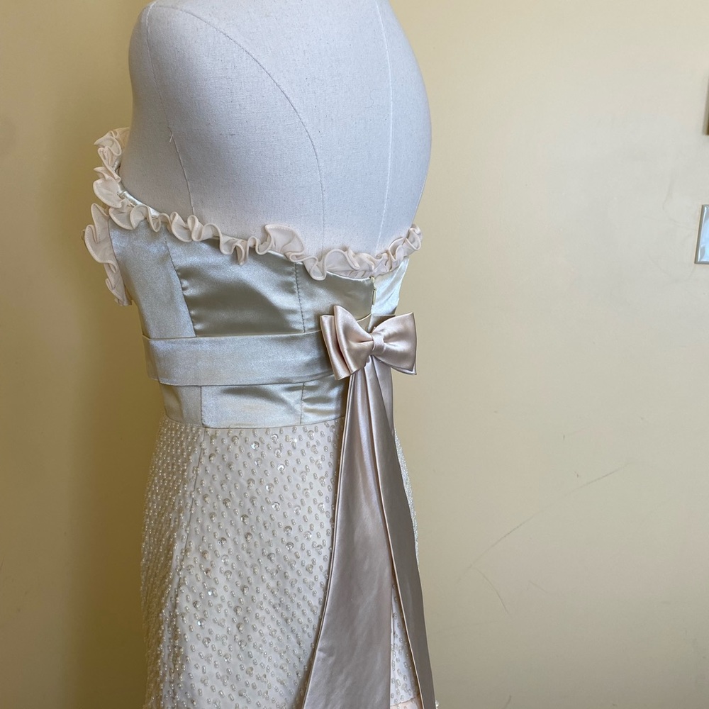 Strapless Ruffle Corset Top Wedding Dress - XS - Picture 9 of 15